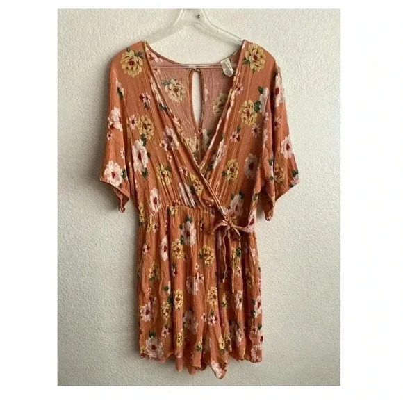 🆕Bluebell Plus-size Floral Wrap Romper 3X🆕 - Picture 2 of 12